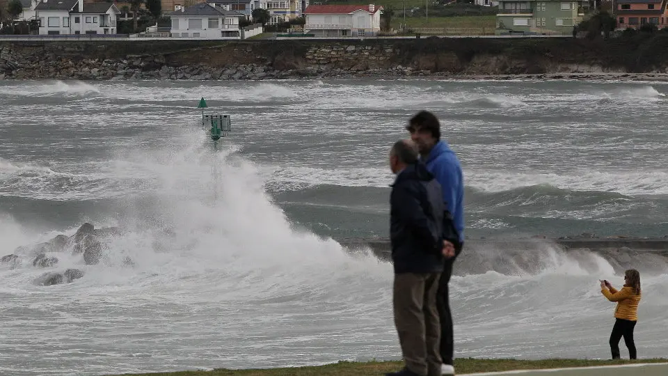Oleaje en Foz. JOSÉ Mª ÁLVEZ