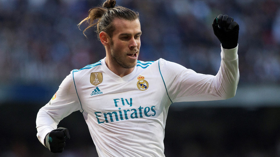 Gareth Bale celebra uno de sus goles ante el Deportivo.RODRIGO JIMÉNEZ