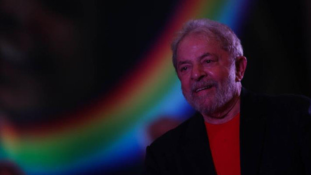 El expresidente brasileño Luiz Inacio Lula da Silva asiste a un evento con artistas e intelectuales en su apoyo. FERNANDO BIZERRA JR (EFE)