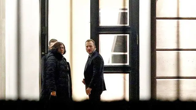 La embajadora israelí en Polonia, Anna Azari, se reúne con el jefe del gabinete de la presidencia polaca, Krzysztof Szczerski, en el Palacio Presidencial, en Varsovia. LESZEK SZYMANSKI (EFE)