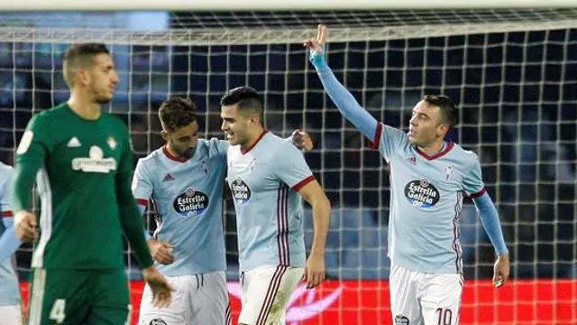 Aspas celebra el tercer gol de su equipo. SALVADOR SOBRAL (EFE)