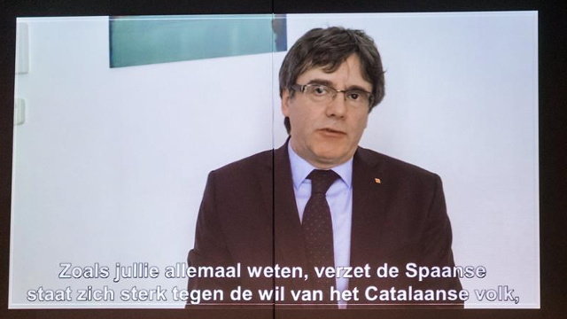 Puigdemont ofrece en un vídeo un discurso a los jóvenes seguidores del partido Nueva Alianza Flamenca.STEPHANIE LECOCQ (EFE)