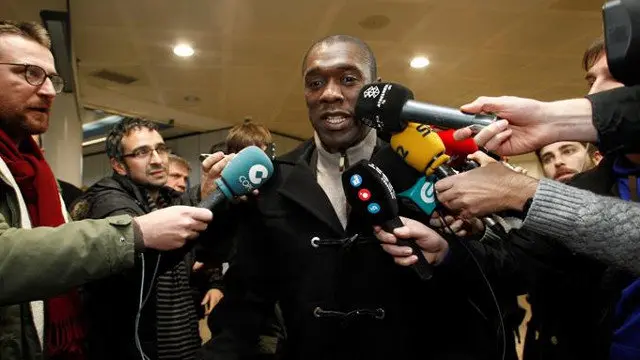 Seedorf, a su llegada al aeropuerto coruñés. CABALAR (EFE)