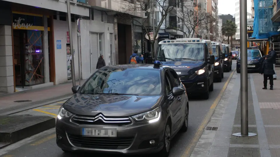 Despliegue policial para trasladar a los detenidos en la operación Mito