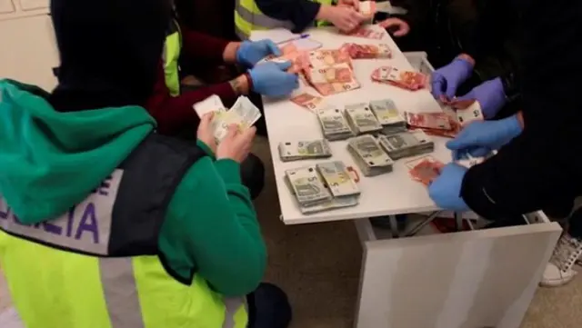 Fotografías tomadas de un video facilitado por la Policía Nacional sobre la macrooperación Mito.