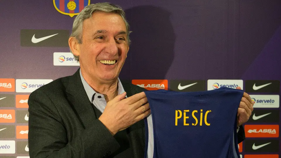 Svetislav Pesic durante su presentación como nuevo técnico del FC Barcelona Lassa. ENRIC FONTCUBERTA (EFE)