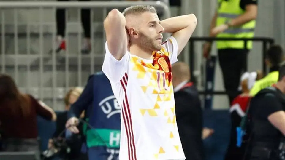 Miguelín se lamenta de la derrota. CARMELO RUBIO (EFE)