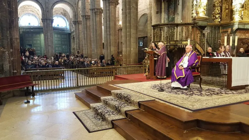 Barrio, en el acto de desagravio al Apóstol y la Virgen del Pilar. ARZOBISPADO DE SANTIAGO