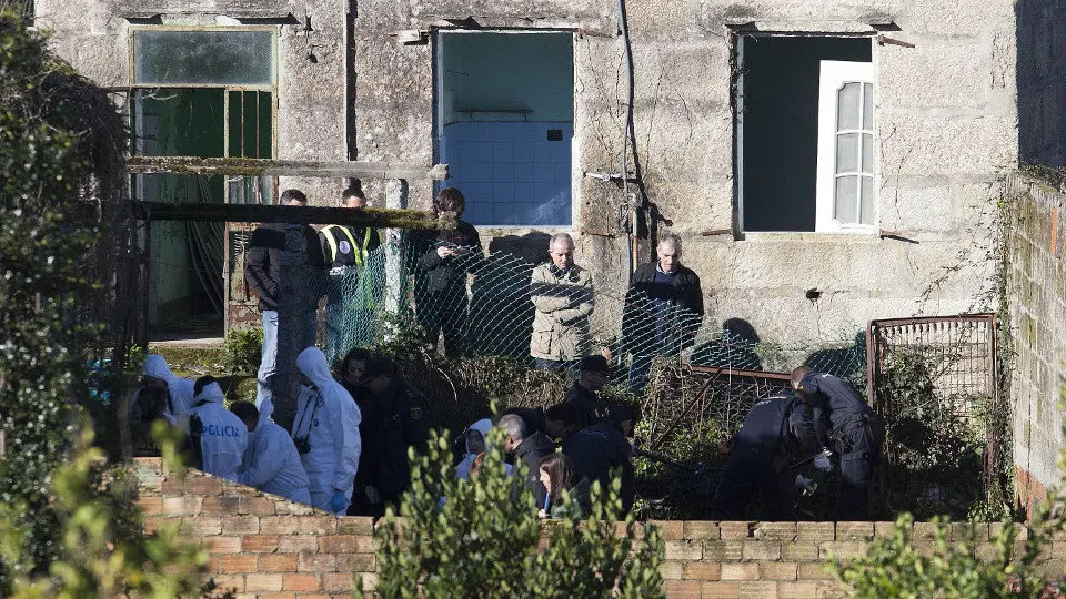 Continúa la búsqueda de Sonia Iglesias en la casa de la familia Araújo. JAVIER CERVERA