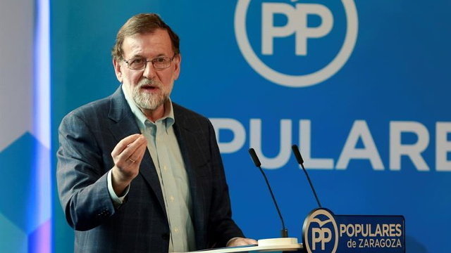 Mariano Rajoy, durante su intervención en Zaragoza. JAVIER CEBOLLADA