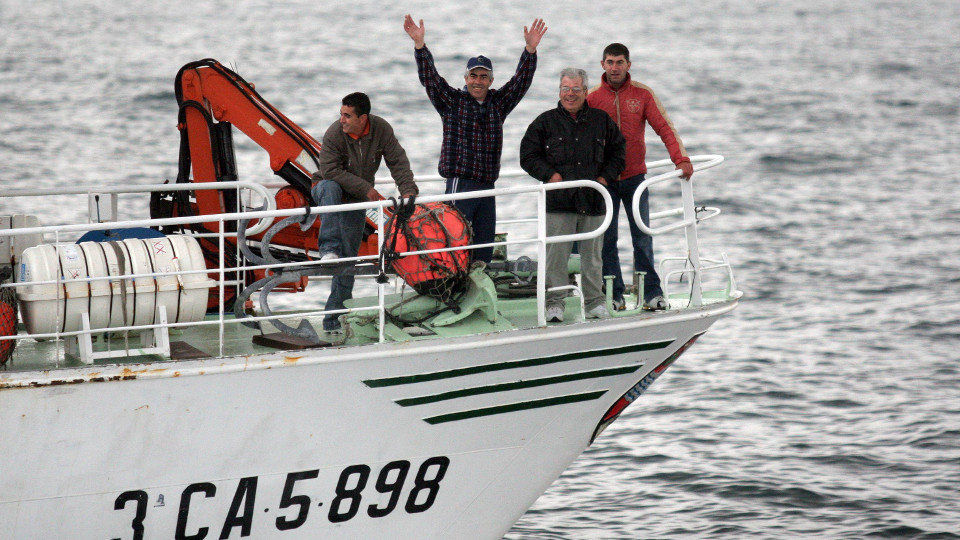 Pescadores gaditanos parten hacia Marruecos. AEP