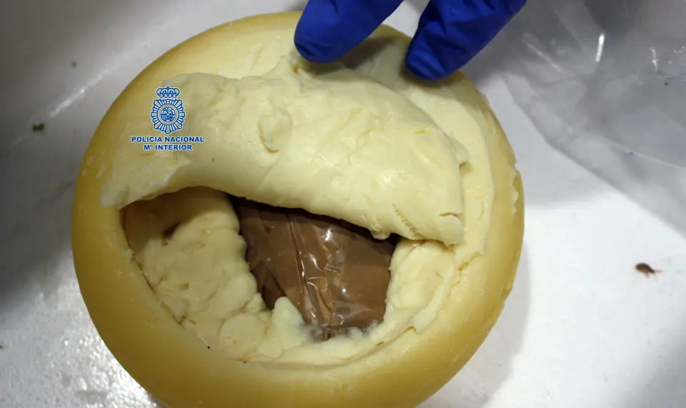 Uno de los quesos en los que iba oculta la cocaína. DP