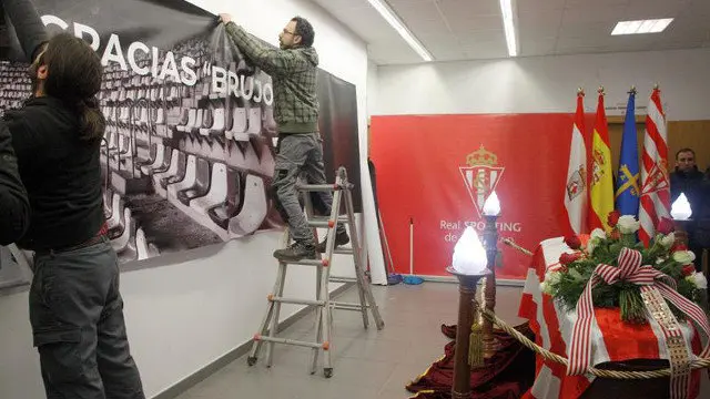 Capilla ardiente de Quini en El Molinón. JUAN GONZÁLEZ