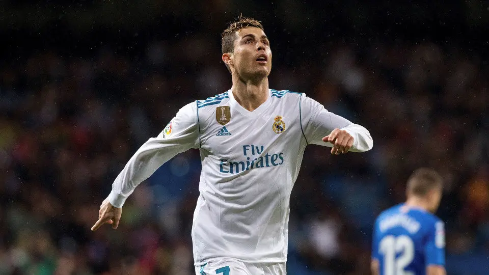 Cristiano Ronaldo celebra uno de sus goles. RODRIGO JIMÉNEZ (EFE)