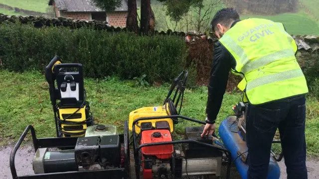 Parte de la maquinaria robada en Agolada y hallada en Melide. GUARDIA CIVIL