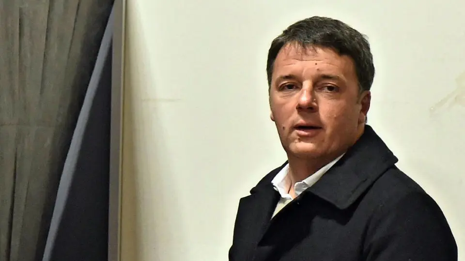 Matteo Renzi, en su correspondiente colegio electoral.MAURIZIO DEGL'INNOCENTI (Efe)