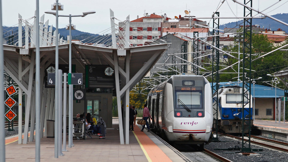 Tren en la estación de Pontevedra. JAVIER CERVERA-MERCADILLO