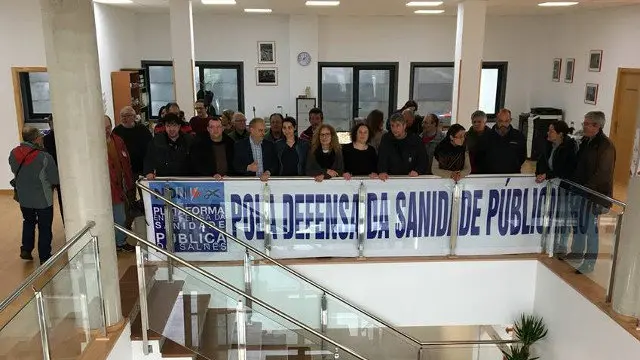 Participantes en el encierro en el concello de Catoira. FACEBOOK