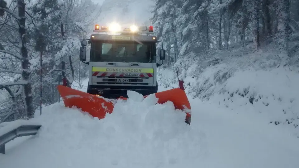 Quitanieves en Pedrafita. EP