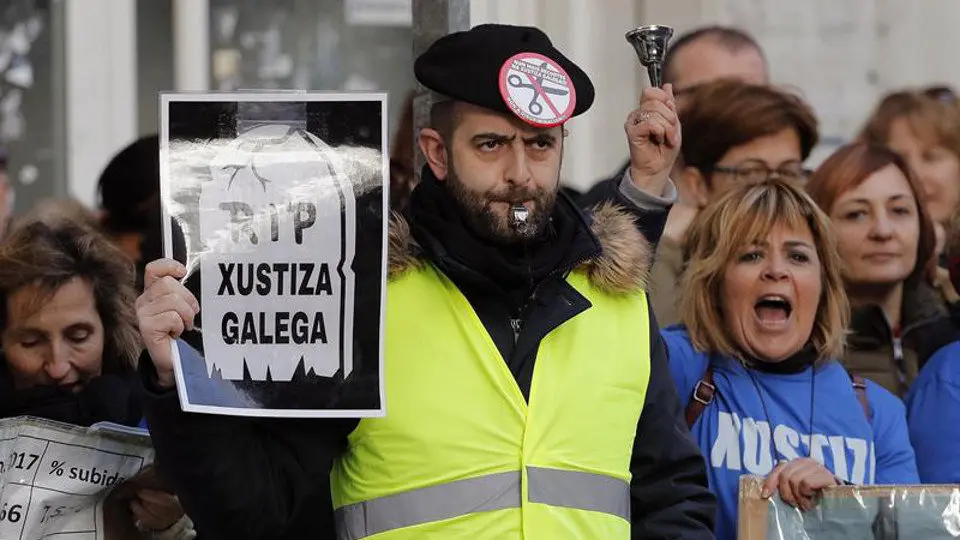 Concentración de los trabajadores de Xustiza. LAVANDEIRA JR