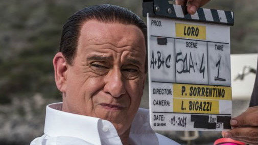 Toni Servillo, caracterizado como Silvio Berlusconi