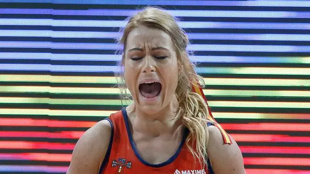 Lydia Valentín, en el Europeo de halterofilia. ROBERT GHEMENT (EFE)