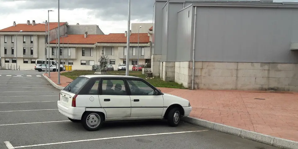 Veh&iacute;culo en el que apareci&oacute; el cuerpo. VICENTE B&Uacute;A