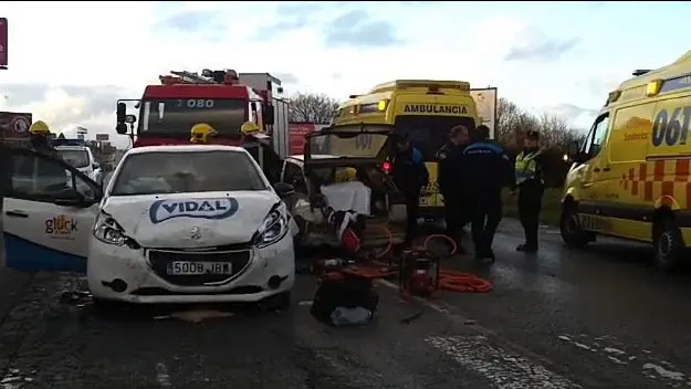 Los veh&iacute;culos implicados en el suceso. SEBAS SENANDE