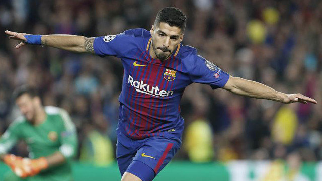 Luis Suárez celebra el cuarto gol del Barcelona. ANDREU DALMAU
