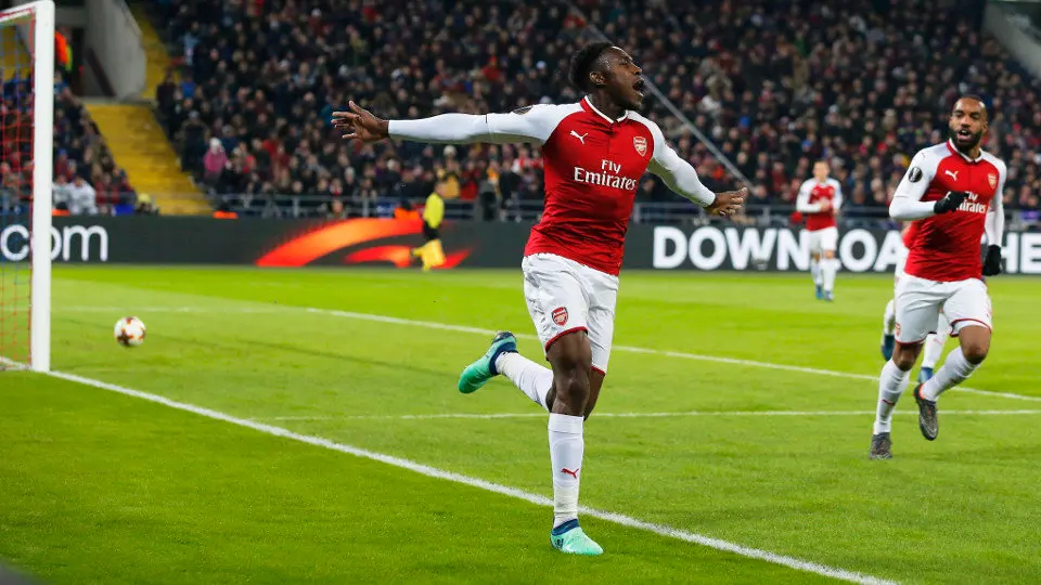 El gunner Danny Welbeck celebra tras anotar el primer gol de su equipo en la vuelta de cuartos de final ante el CSKA Moscú. SERGEI ILNITSKY (EFE)