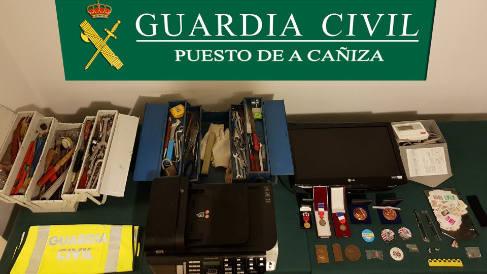 Efectos recuperados pola Gardia Civil tras os roubos na Cañiza. GARDIA CIVIL