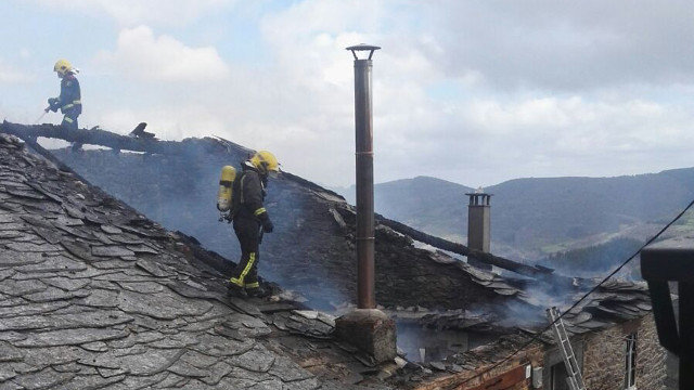 Incendio en una casa de Vilabol, en As Nogais