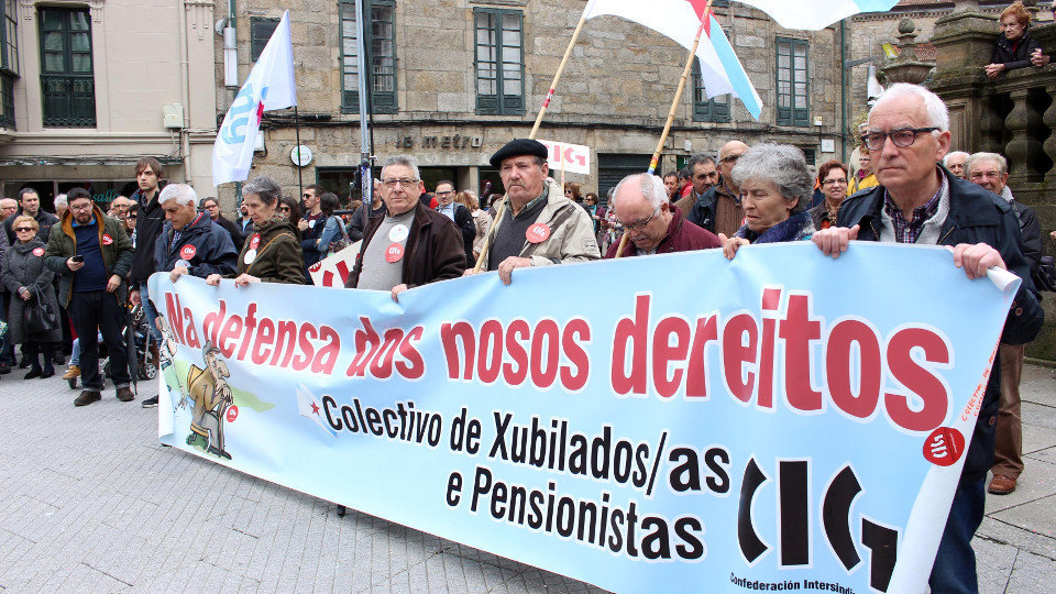 Mobilización convocada pola CIG en Pontevedra para reclamar unhas pensións dignas. OLGA FERNÁNDEZ