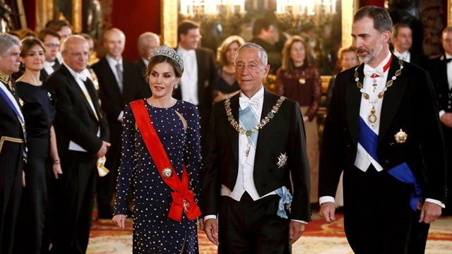 Los Reyes junto al presidente de Portugal, Marcelo Rebelo de Sousa. MARISCAL