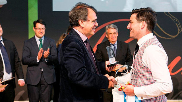 Marcos González recibindo o premio ao mellor barista de España. FIRA BARCELONA