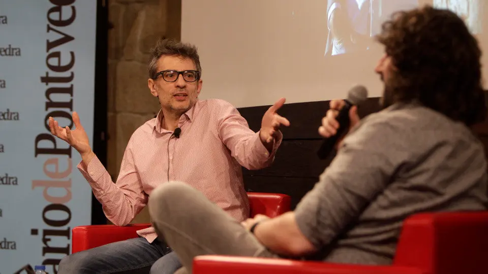 Juan Tallón y Rafa Cabeleira, el año pasado durante la charla que mantuvieron en las Conversas na Uvi. DAVID FREIRE