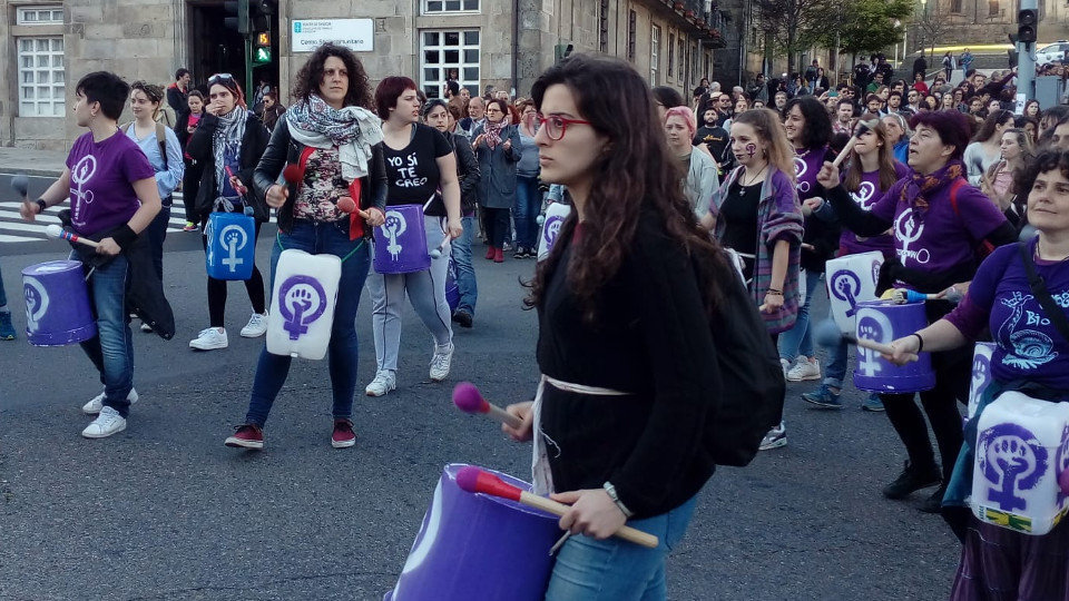 Participantes na manifestación contra a sentenza de La Manada en Santiago. CRISTINA MOSTEIRO