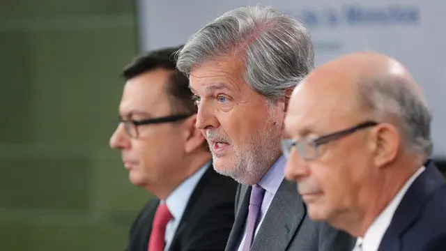 &Iacute;&ntilde;igo M&eacute;ndez de Vigo, entre Ram&oacute;n Escolano y Crist&oacute;bal Montoro. &Aacute;NGEL D&Iacute;AZ (EFE)