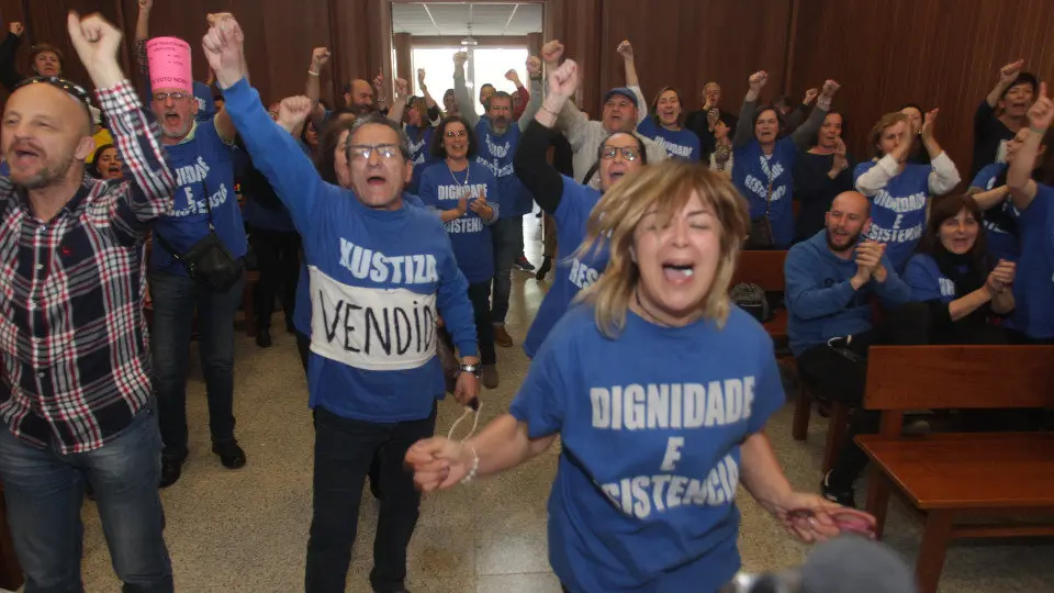 Los partidarios del 'no' celebran el resultado en Pontevedra. DAVID FREIRE