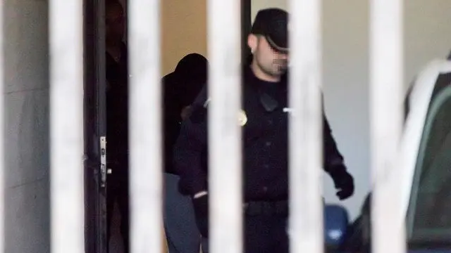 El Chicle sale del juzgado de Ribeira. ÓSCAR CORRAL (EFE)