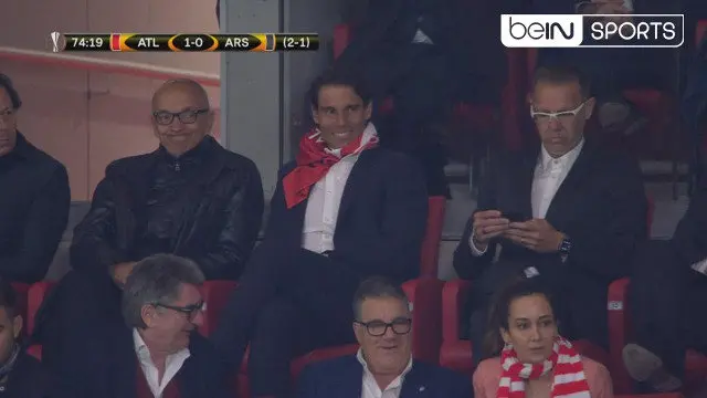 Rafael Nadal vistiendo una bufada del Atlético de Madrid. @beINSPORTSes
