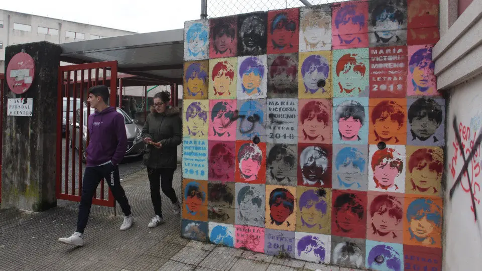 Mural dedicado a María Victoria Moreno en el IES Torrente Ballester. DAVID FREIRE