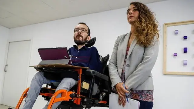 Los portavoces de Podemos Pablo Echenique y Noelia Vera. EFE
