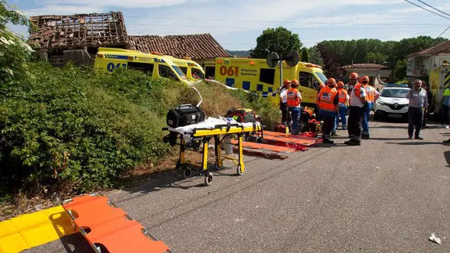 Efectivos de emergencias en el lugar de la explosión. SALVADOR SAS