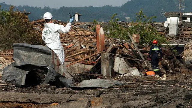 Artificieros entre los escombros. SALVADOR SAS