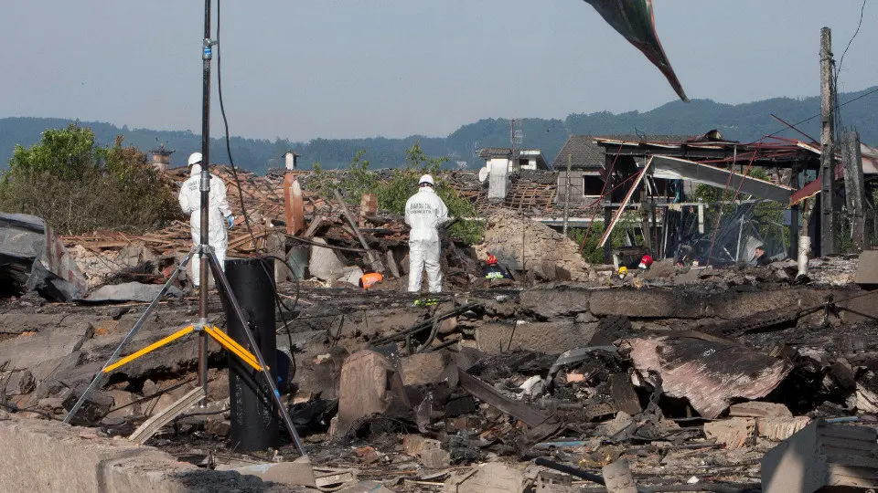 Rastreo en busca de posibles víctimas. SALVADOR SAS