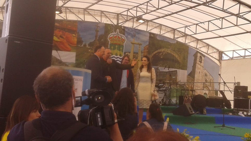 El alcalde de Vila de Cruces, Jesús Otero, junto a Carlos Lozano, David Sueiro y Patricia Lorenzo. C. MOSTEIRO