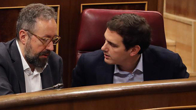 Rivera y Girauta charlan en el Congreso. BALLESTEROS
