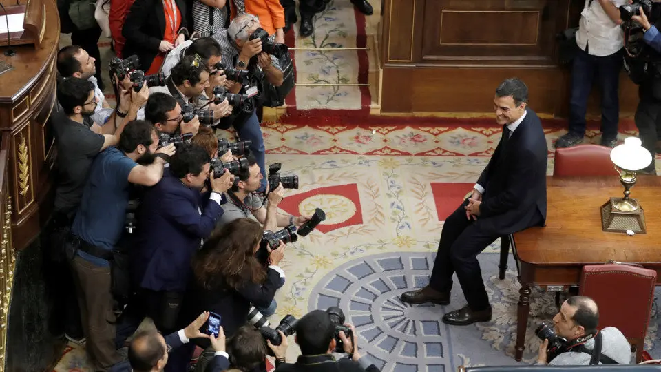 Sánchez posa en el Congreso. EMILIO NARANJO