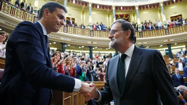 Pedro Sánchez y Mariano Rajoy. DIEGO CRESPO (EFE)